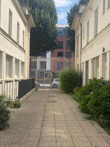 Apartamento Chez Virginie Agreable Centre Parking Ruan Exterior foto